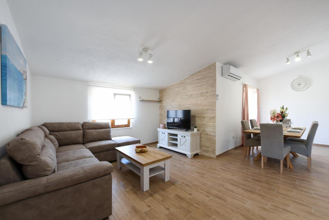 Apartman Magas With Private Pool Vinjerac Buitenkant foto