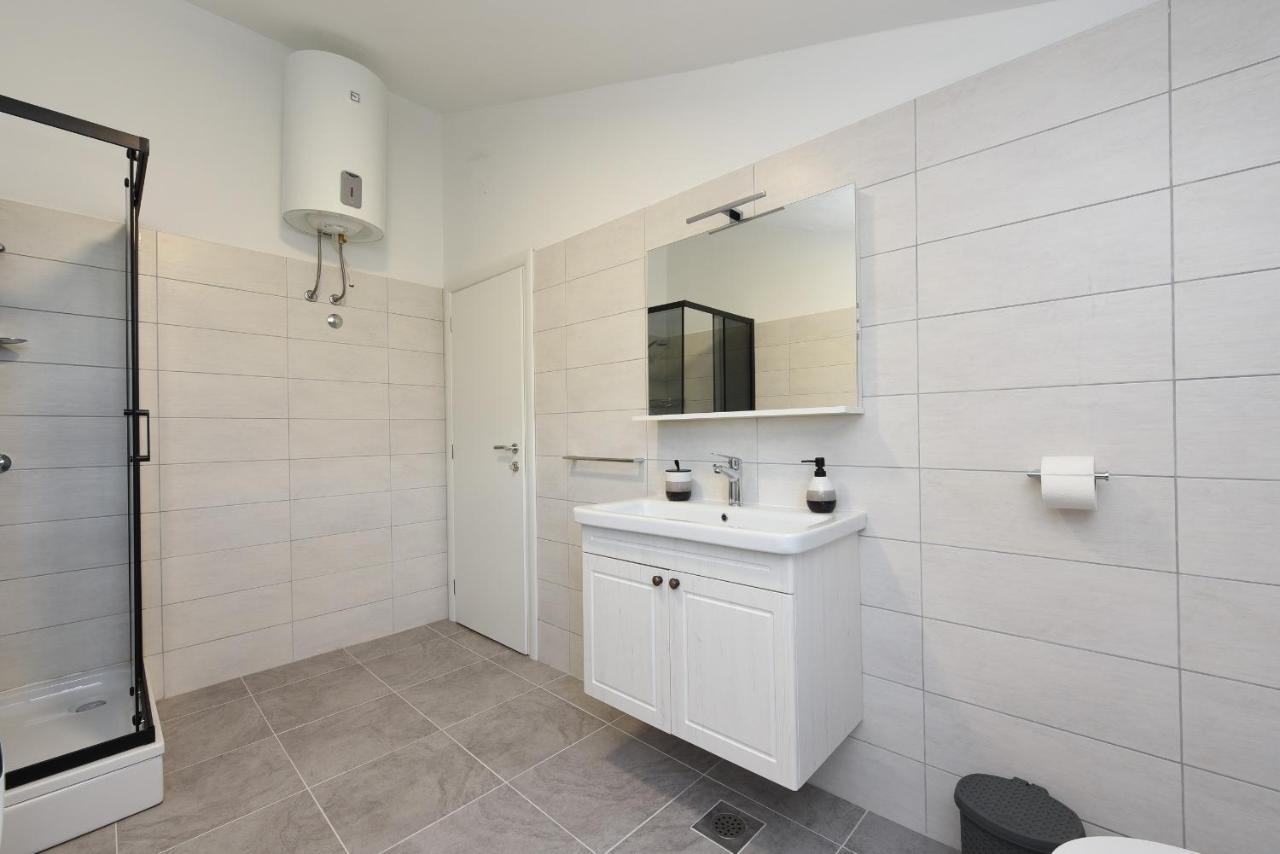 Apartman Magas With Private Pool Vinjerac Buitenkant foto